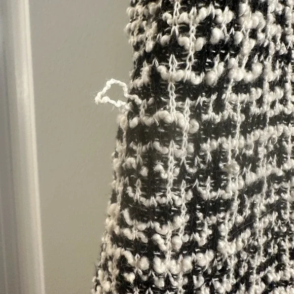 3/$10!!! Max Studio Black and White Tweed Sleeveless Top with Fringe Hem - Picture 6 of 6